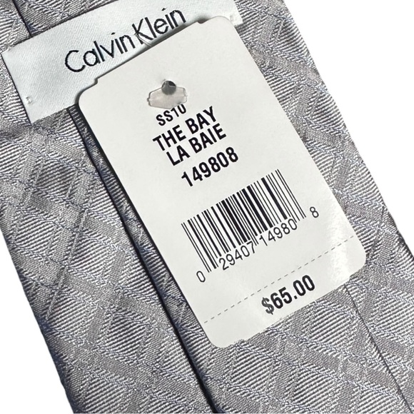 MEN'S CALVIN KLEIN 100% SILK SILVER/GREY W/ BLUE DETAIL TIE (NWT) - Picture 4 of 5
